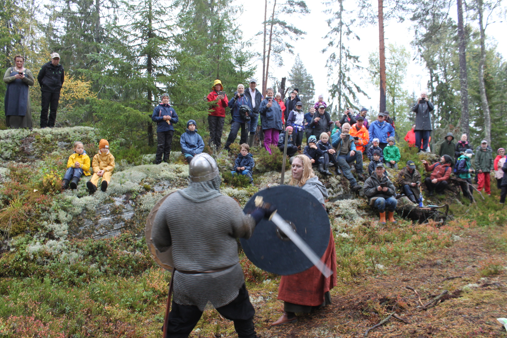 Åpning av bygdeborgen ved Vålerbråtan i Fenstad